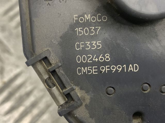 Дросільна заслінка в зборі LR049646 LAND ROVER