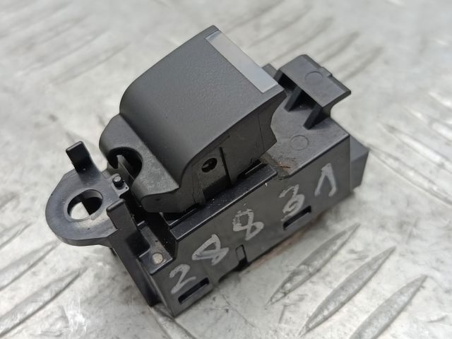 Кнопка вмикання двигуна склопідіймача передня права LR059773 LAND ROVER