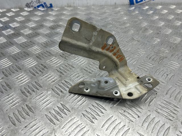 Кронштейн кріплення крила переднього правого, передній LR061258 LAND ROVER