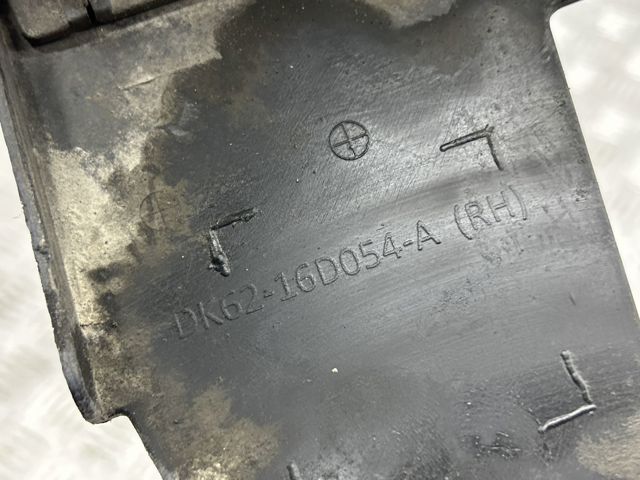 Молдинг переднього правого крила LR064264 LAND ROVER