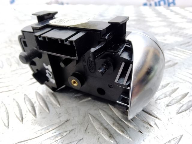 Блок кнопкових перемикачів рульового колеса LR067006 LAND ROVER