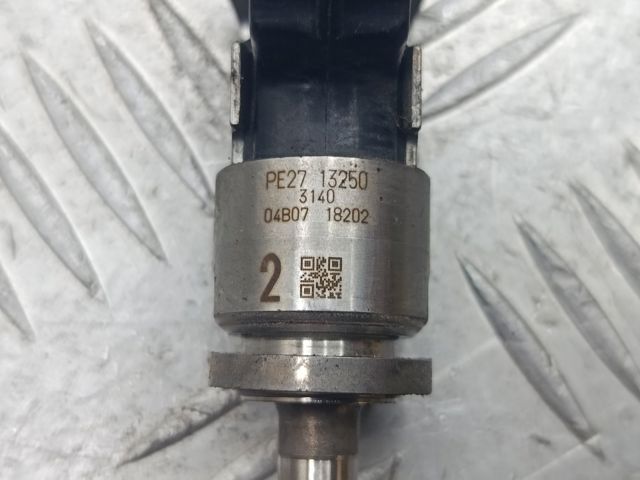 Форсунка дизельна в зборі, розпилювач + тримач PE2713250 MAZDA