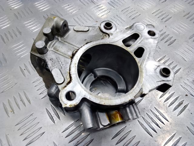 Кронштейн паливного насосу ПНВТ PYFA10190B MAZDA