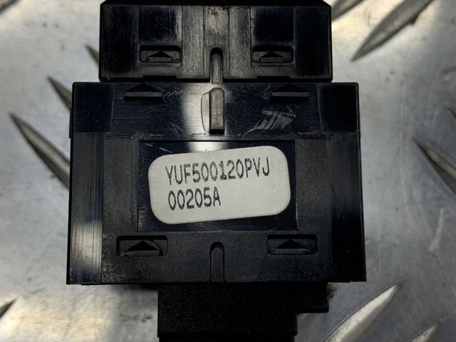Кнопка включення обігріву сидіння YUF500120PVJ LAND ROVER