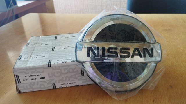 Емблема на решітку радіатора 628906RA0A NISSAN
