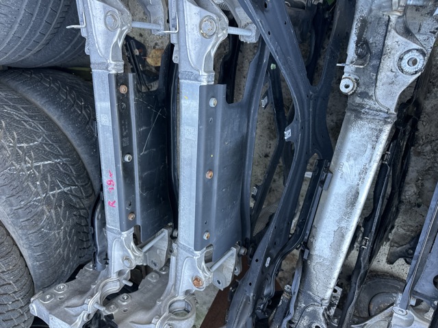 Передня балка 4M0399315T VAG