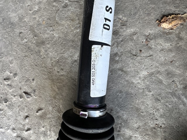Напіввісь задня 4M0501203D VAG