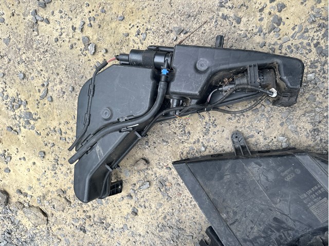 Бачок склоомивача 8R0955453B VAG
