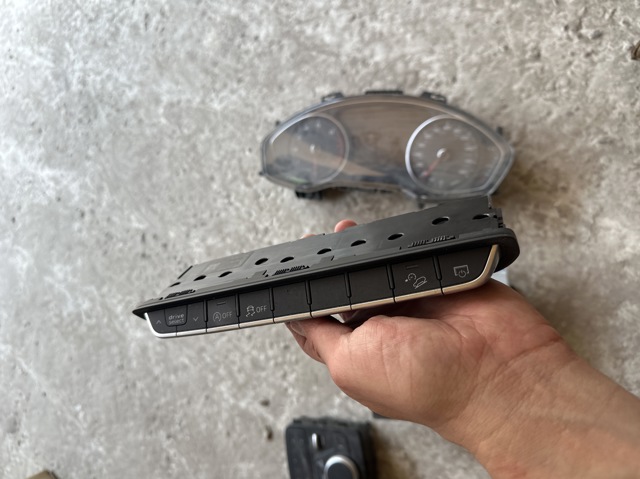Консоль центральна панелі керування 8W0925301 VAG