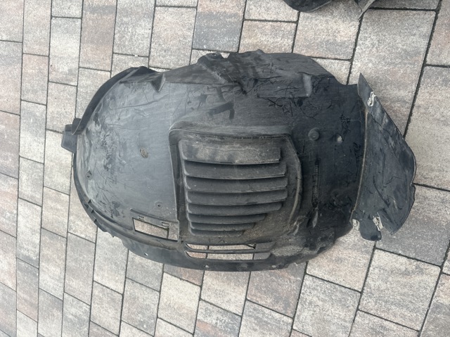 Підкрилок заднього крила, правий передній A1676901608 MERCEDES