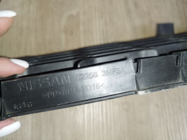 Нижняя решетка переднего бампера nissan leaf 622563NF5A 