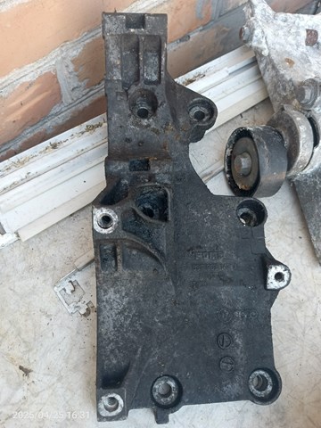 Кронштейн генератора 03G903143A VAG