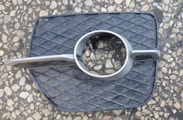 Решітка переднього бампера, ліва 51117188383 BMW