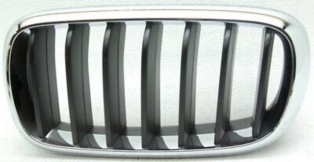 Решітка радіатора ліва 51137294485 BMW