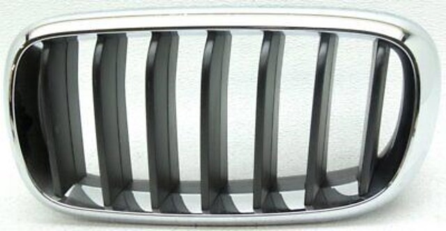 Решітка радіатора ліва 51137294485 BMW