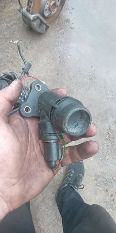 Водяний патрубок 06F121131C VAG