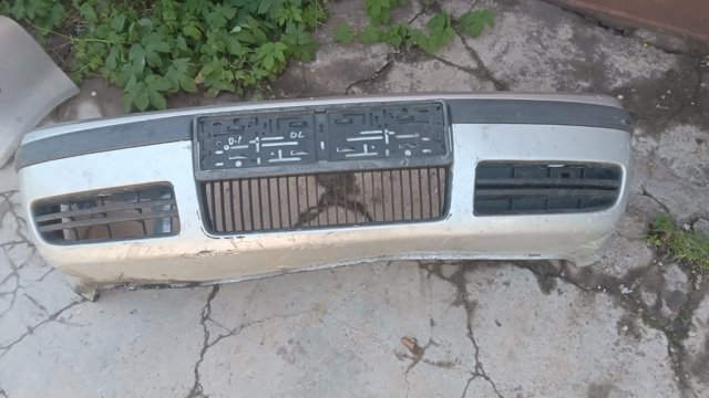 Кожух бампера переднього 1U0807221K VAG
