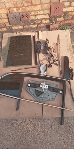 Скло заднє праве 3T5845206 VAG