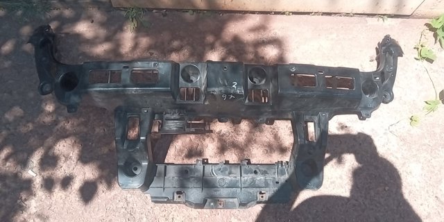Кронштейн бампера заднього, центральний 51127176244 BMW