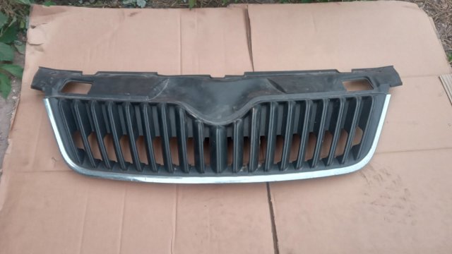 Захисна решітка радіатора 5J0853668C VAG