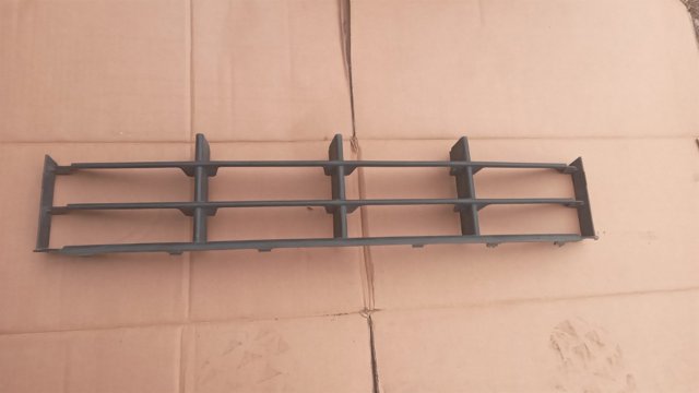 Решітка переднього бампера, центральна 5J0853677A VAG