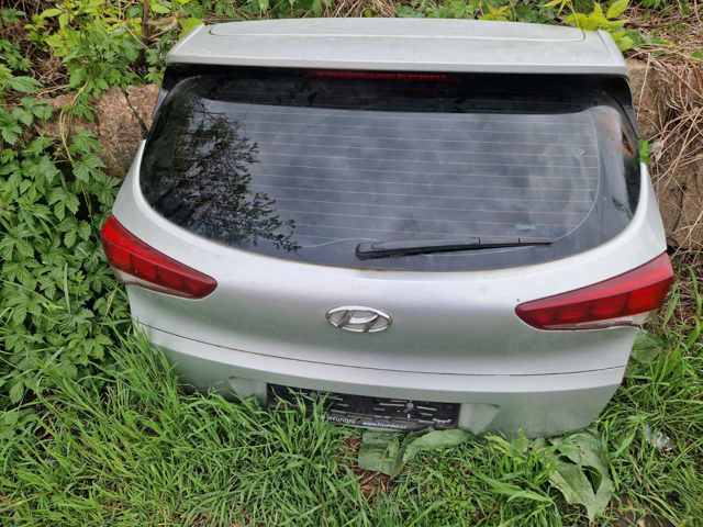 Двері багажника 73700D7000 HYUNDAI
