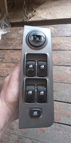 Кнопковий блок керування склопідіймачами передній лівий 9357017100YN HYUNDAI