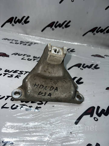 Кронштейн подушки (опори) двигуна, правої 11910R40A00 HONDA