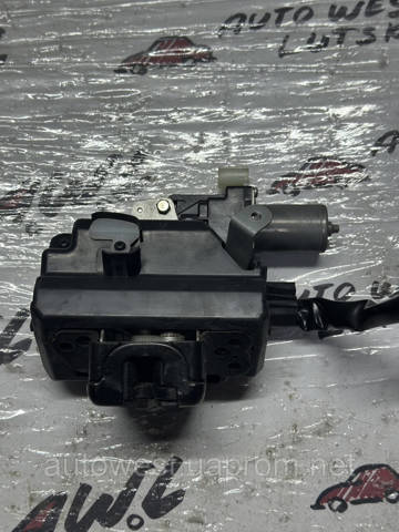 Замок кришки багажника 1638000790 TOYOTA