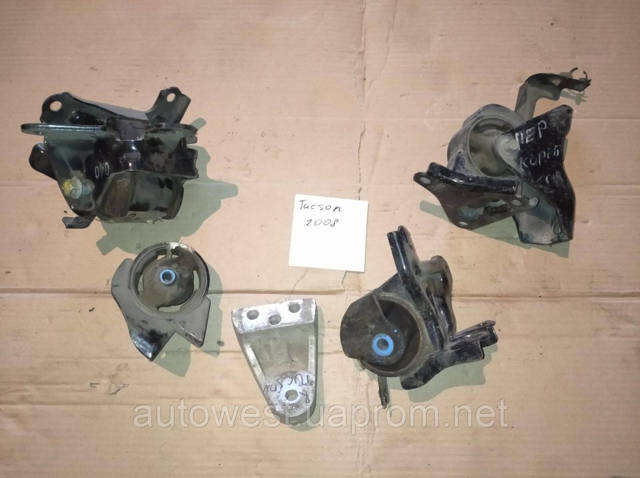 Ліва опора двигуна 218302E200 HYUNDAI