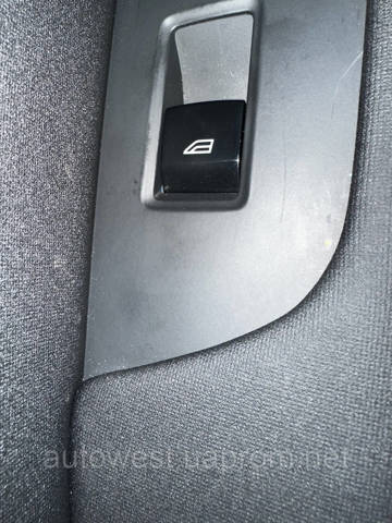 Кнопка підйомника заднього скла 32334084 VOLVO