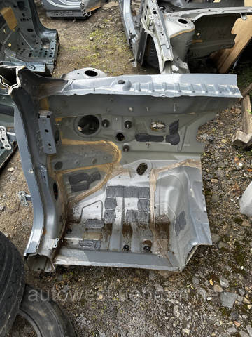 Панель бризковика (лонжерона) моторного відсіку, ліва 32405118 VOLVO