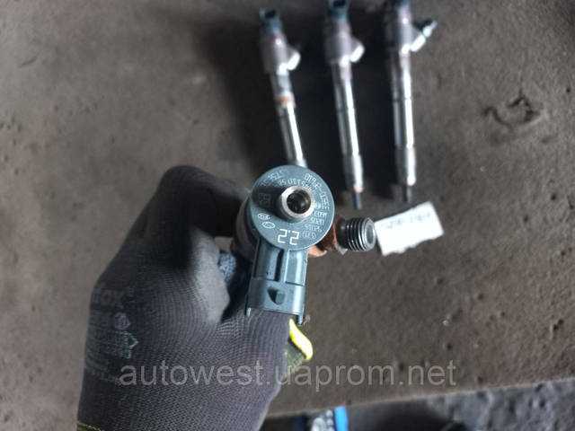Форсунка дизельна в зборі, розпилювач + тримач 338002F610 HYUNDAI