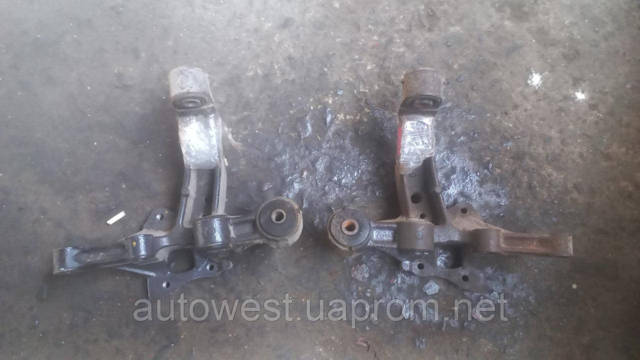 Цапфа поворотного кулака 4230448010 TOYOTA