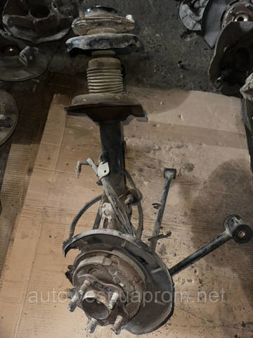 Цапфа права 430188H300 NISSAN