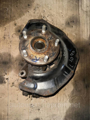 Кулак поворотний передній лівий 4321239035 TOYOTA