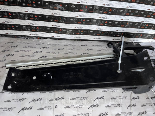 Кронштейн кріплення крила переднього лівого, задній 4KE810055A VAG