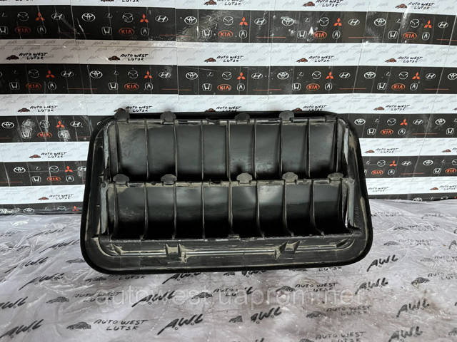 Люк заднього крила 6294033070 TOYOTA
