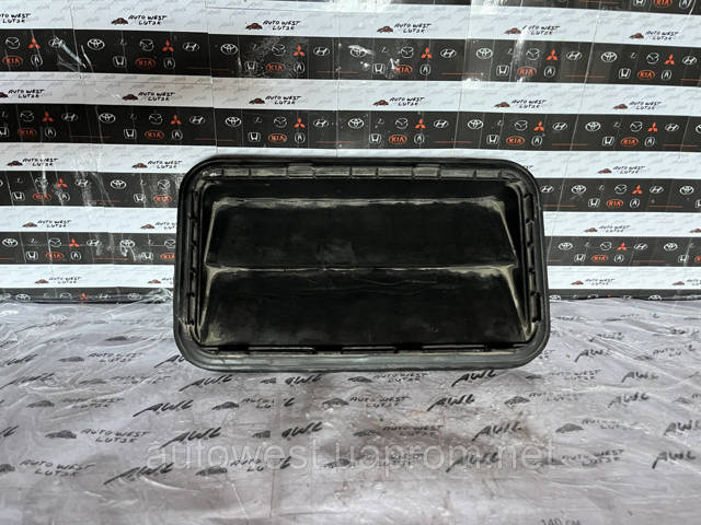 Люк заднього крила 6294033070 TOYOTA