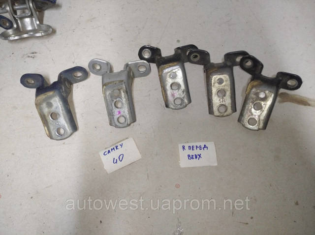 Петля передніх дверей, правих 6871012150 TOYOTA