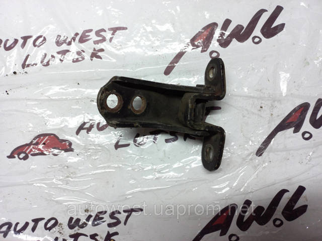Петля передніх дверей 6872022070 TOYOTA