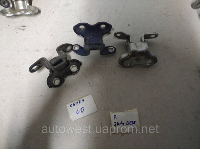 Петля заднтої двері, правої 6875020121 TOYOTA