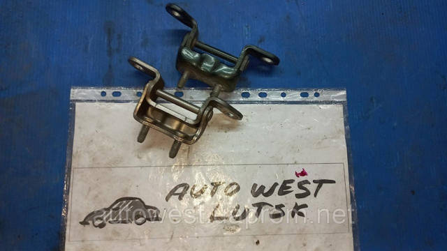 Завіса дверей задніх правих 6875033010 TOYOTA