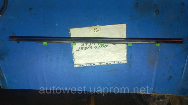 Молдинг опускного скла нижній, двері передньої, правої 72410SWAA01 HONDA