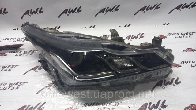 Фара передня права 8111002T31 TOYOTA