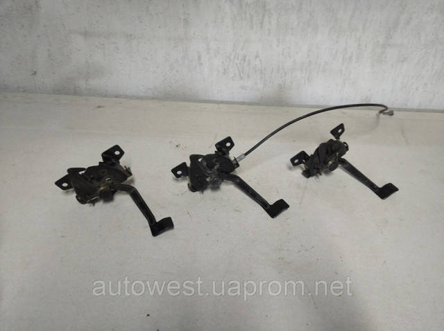 Замок кришки капота 811302E000 HYUNDAI