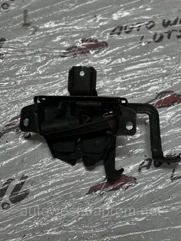 Замок кришки капота 811303K000 HYUNDAI