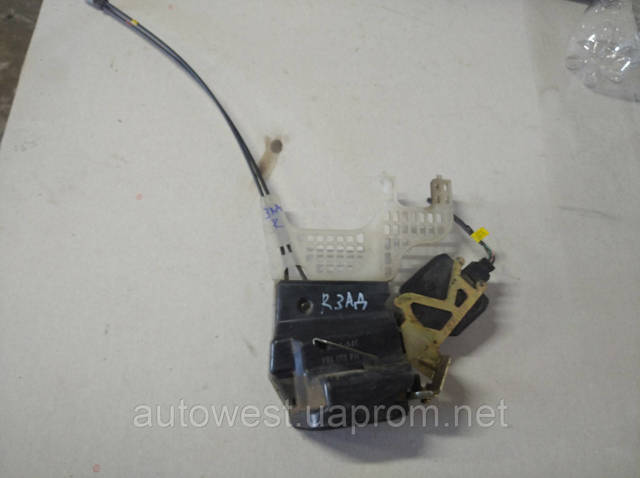 Замок задніх дверей, правих 814202E010 HYUNDAI
