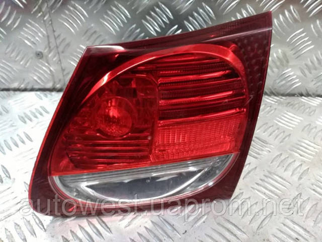 Ліхтар задній внутрішній правий 8158130331 TOYOTA