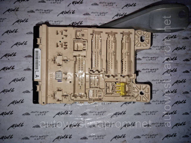Блок запобіжників задній, салонний 8273033721 TOYOTA
